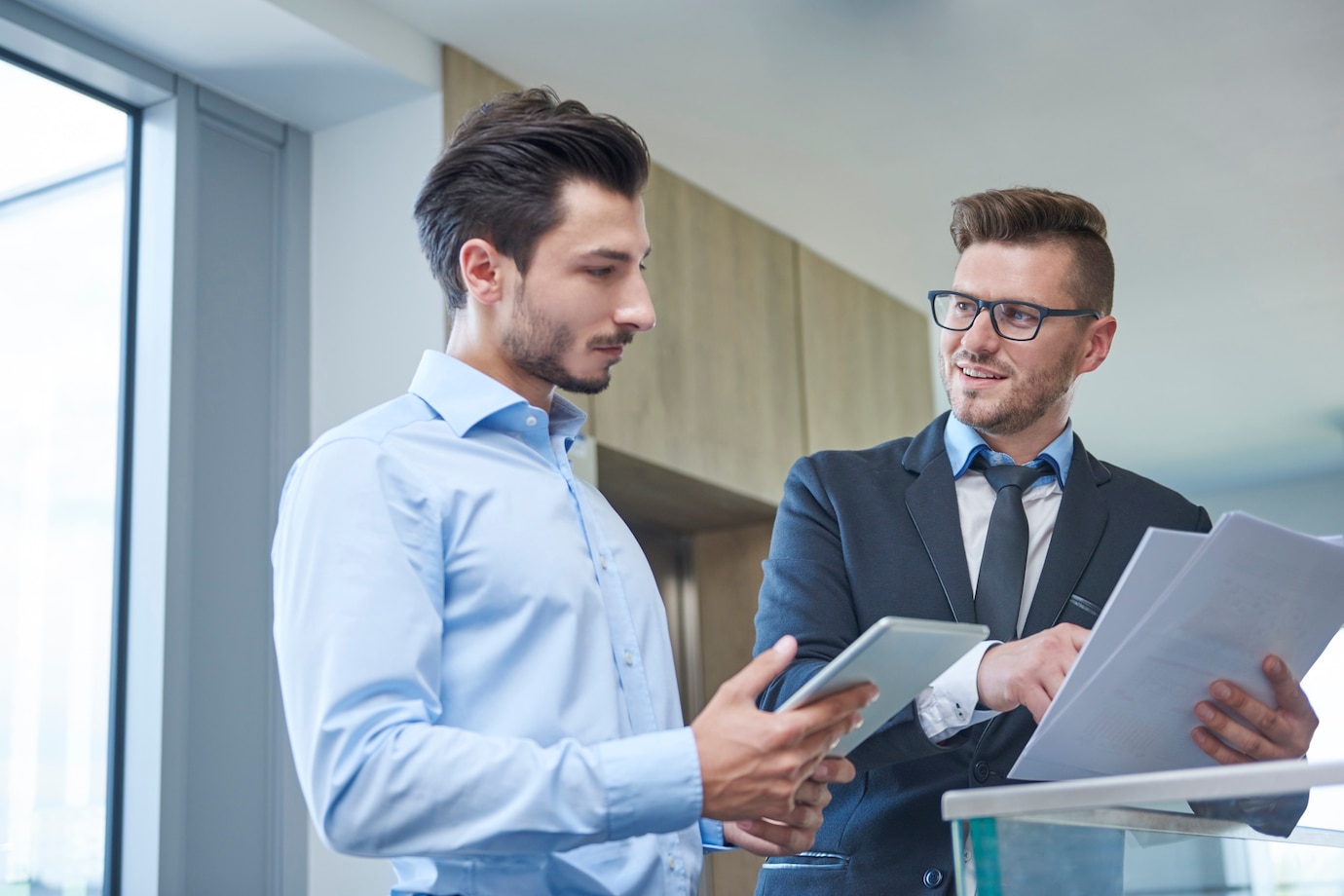 cerca personas que trabajan oficina 329181 16077